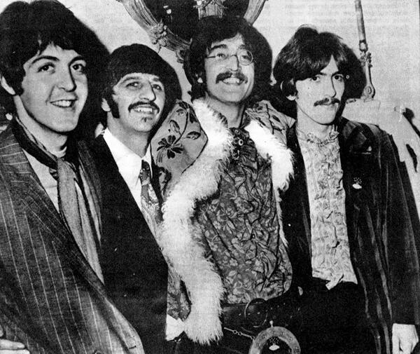 TheBeatlesFABS's tweet photo. Sgt. Pepper's Lonely Hearts Club Band, 1967: http://t.co/DK3No2ZJkh
