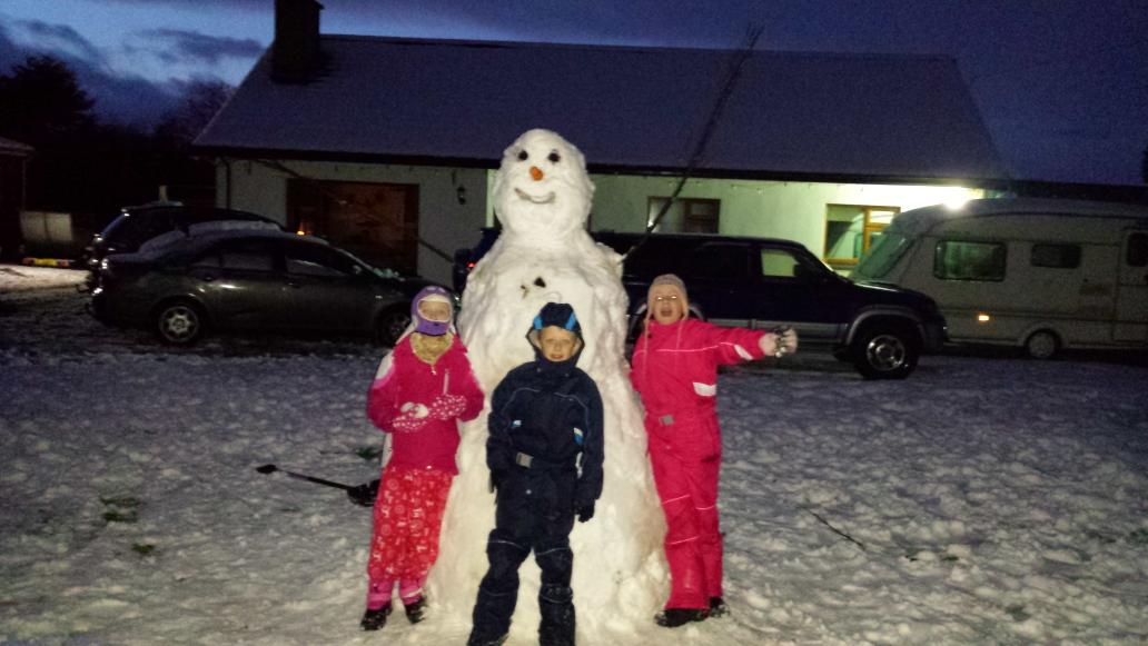 andreadonnelly_'s tweet photo. @stpaulsbbrook @jburns834  room for 1 more Annabel Higgs Year8 #snowday #snowgiant http://t.co/uOdJd5LJCf