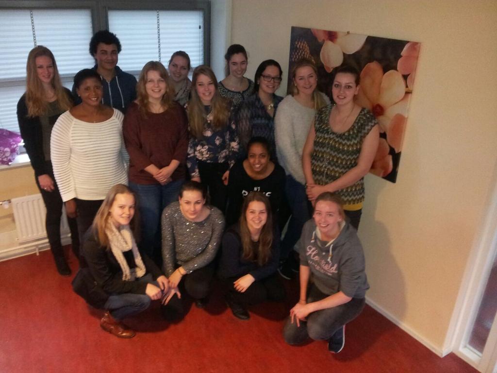 MarianGrigoleit's tweet photo. Gisteren zijn deze studenten van @rocfriesepoort gestart in wijkleerteam Revelsant dat wordt weer een topstage! http://t.co/vj0Uu0Ke8U