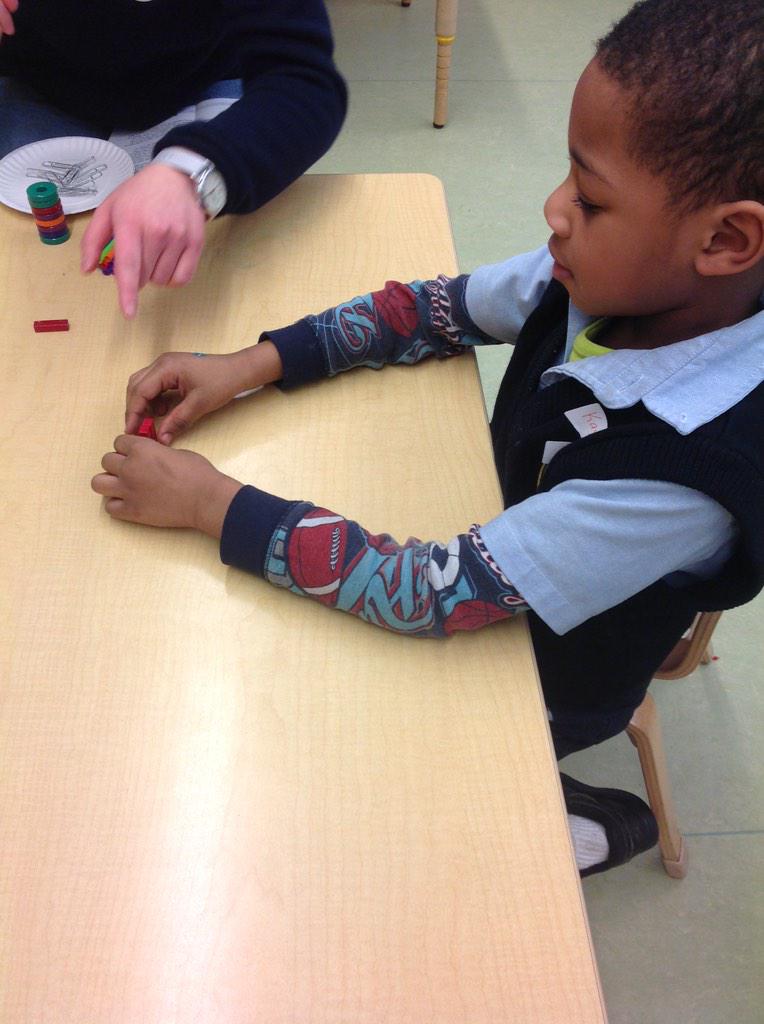KinderRoom160's tweet photo. Exploring magnetism with our friends from UB! #ScienceIsElementary @LieslFolks http://t.co/C5nYIiO2d8