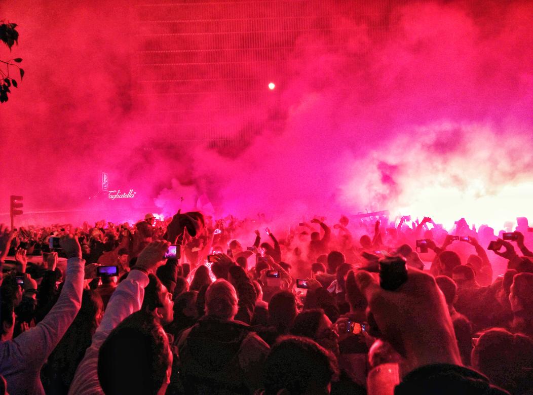 Sevillismo's tweet photo. Ambiente diabólico que diría  Carri#NervionRemonta. http://t.co/lTCyuxHDKL