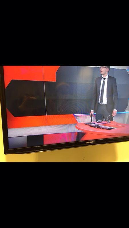 HartvNL's tweet photo. Gewapende man vastgelegd op beeld. Zijn brief leest u zo op onze website...

http://t.co/cLJ6HoZ1OQ http://t.co/edxSsQBcgD