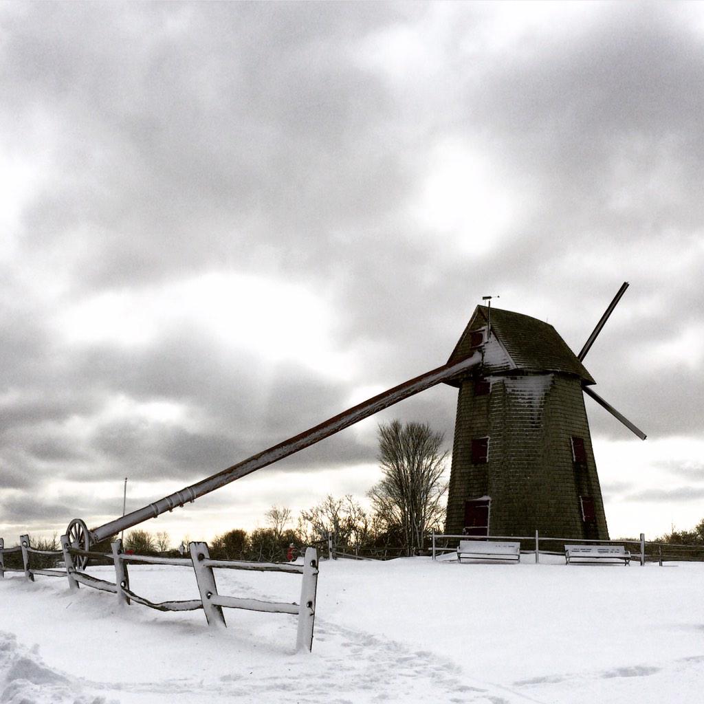 ackhistory's tweet photo. Lets just think about how many storms the oldest operating windmill in the country has withstood. #Nantucket #ACKJuno http://t.co/HV4CaL6Guo