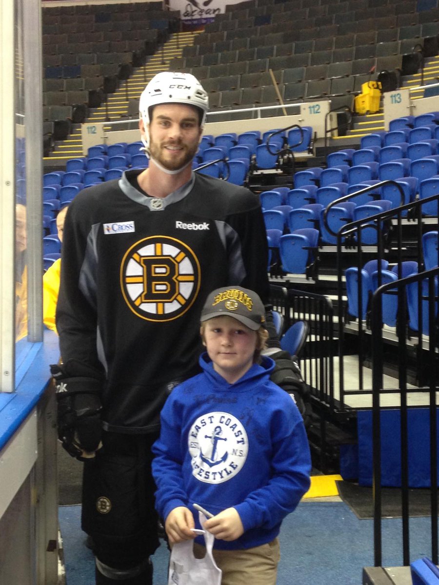 UPEIMHockey's tweet photo. One "Island Boy" taking care of another... Kayden attends his first NHL pre-game skate #quaider #kayden #islandpride http://t.co/LrF4QZWzNk