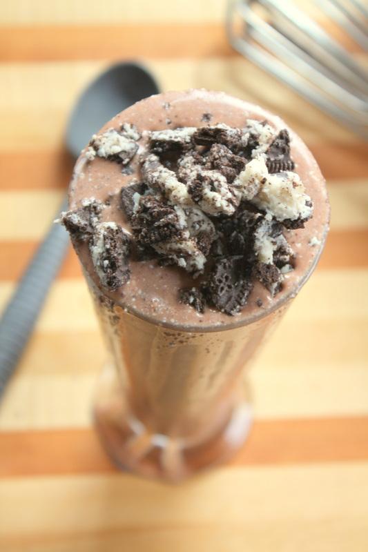 goodsaintblog's tweet photo. CHOCOLATE COOKIES & CREAM MILKSHAKE w/out the COW. #Recipe: http://t.co/JnXwYv2MbM #VeganRecipeHour #NoMooHere http://t.co/7l0yORs2nv