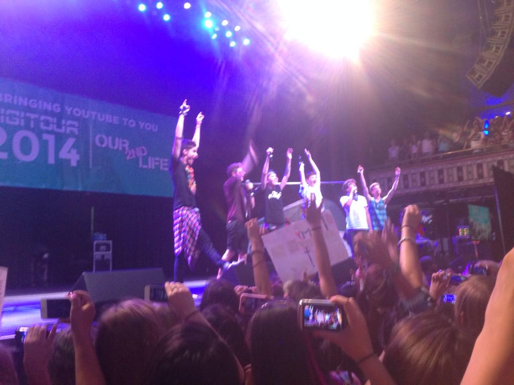 0xGreenArrow_'s tweet photo. I'll never forget the day I saw my idols live at Digitour #o2ltour #DigiTourMemories http://t.co/3ZiO6YvOju