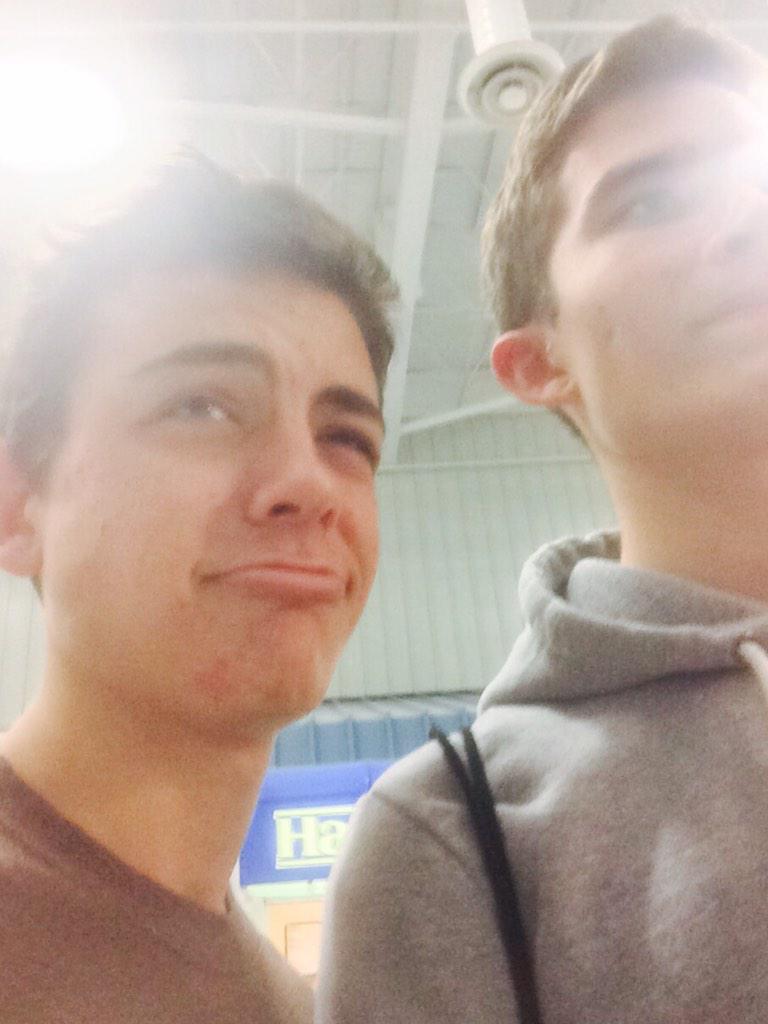 ThisisLukeParke's tweet photo. #basketball #hoopsing #ballz4life ????? http://t.co/rJyRwAE1R6