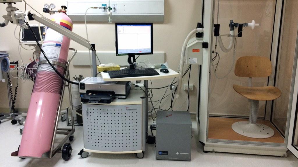 charleneajose's tweet image. &quot;Okay. Now blow hard and fast.&quot; 😯💨#PulmonaryFunctionTest #RightNow