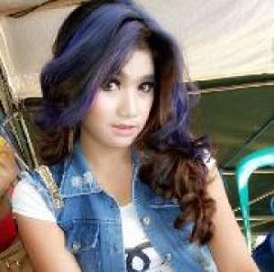 VisitJepara's tweet photo. Anita, penyanyi dangdut asal Jepara ke pentas D'Academy mohon doa restu kepada Bupati Jepara via @jeparakabgoid http://t.co/Obst9kgHCY
