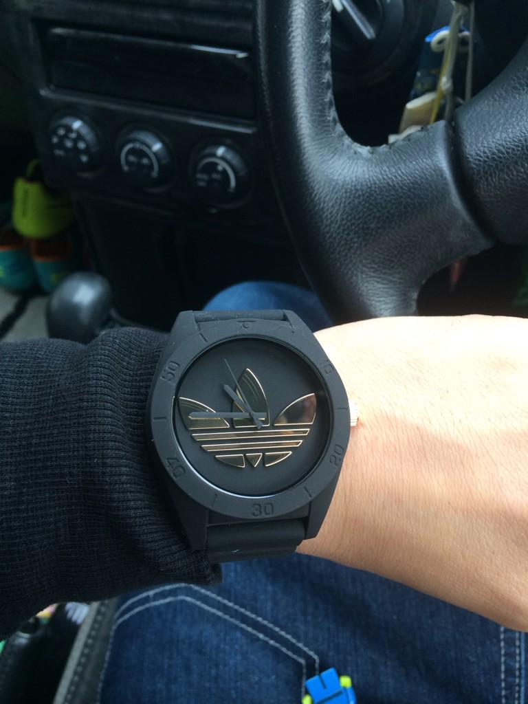 結婚記念日にお揃いで時計を買った^_^
かわいい☻