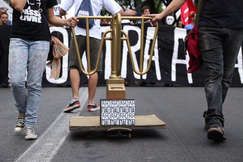 cmi_saopaulo's tweet photo. 6o. Grande Ato #ContraTarifa em SP. Av. Paulista. 3,50 NÃO!! http://t.co/wgkNLXW56l