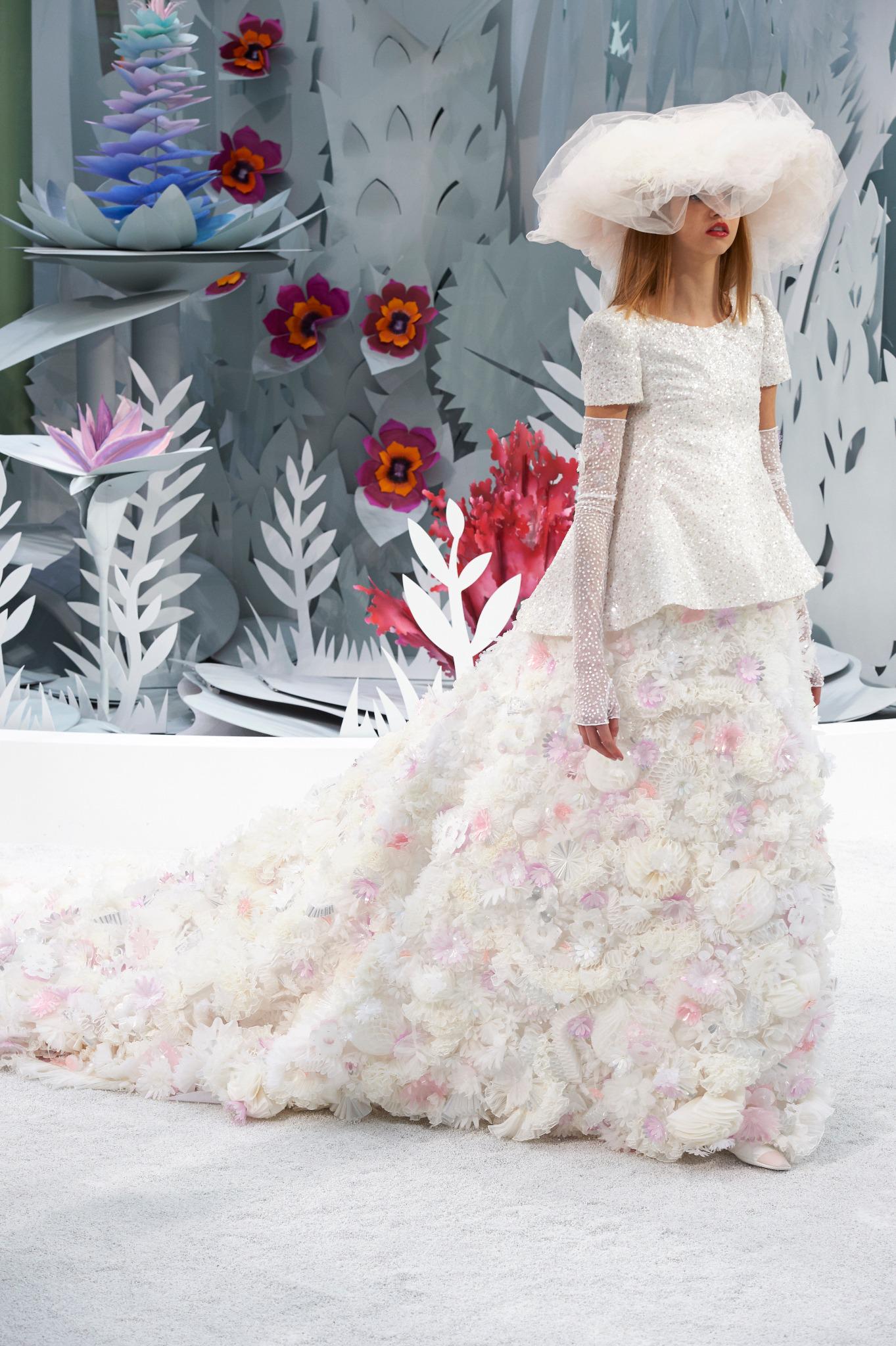 CHANEL on X: The wedding dress from the Spring-Summer 2015 Haute Couture  collection #chanelhautecouture  / X