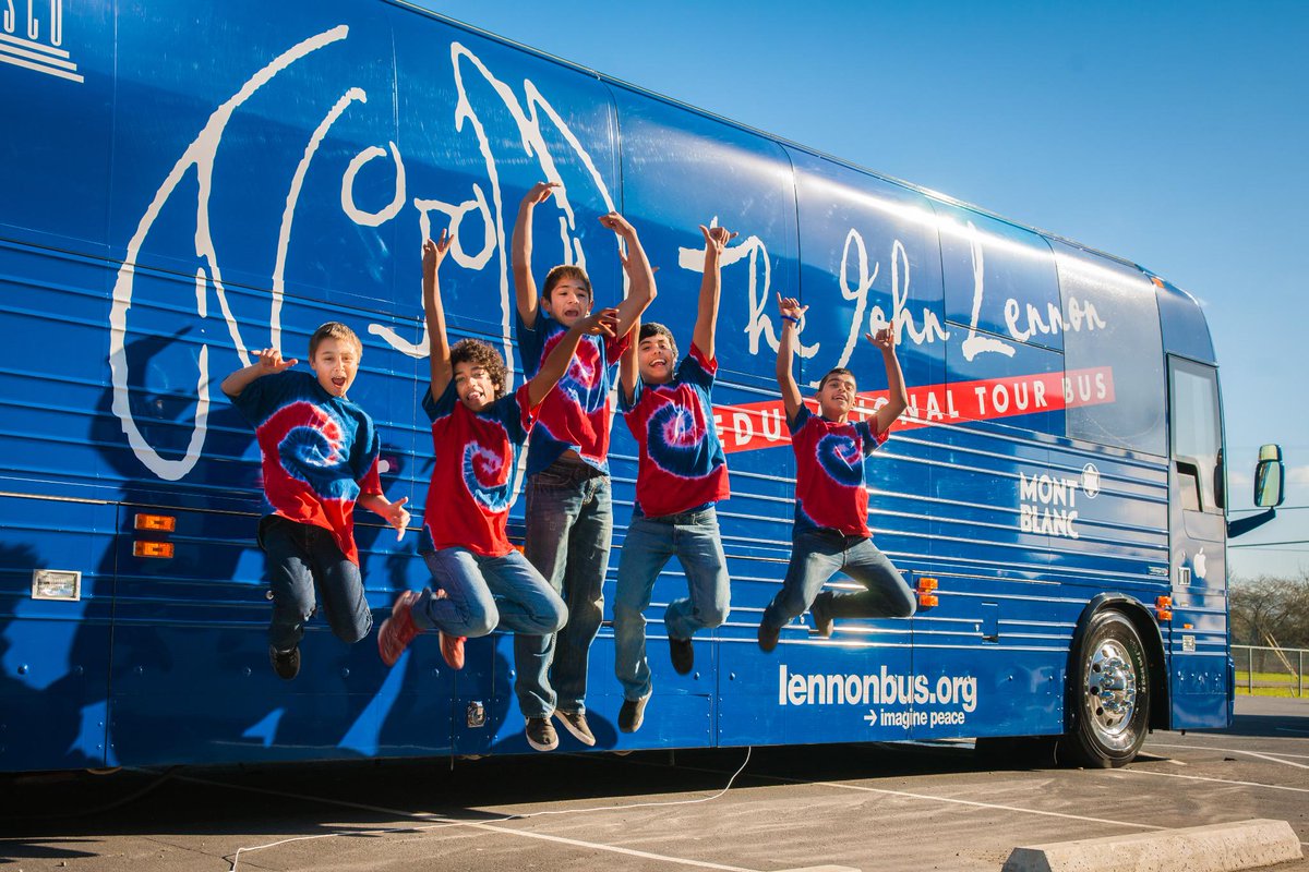 lennonbus's tweet image. Students reach for the sky in #SmithRiver @NAMM #BestCommunities Tour