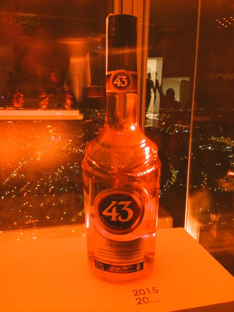 Franchejo's tweet photo. Esta es la nueva botella de @licor43_es que se ha presentado en #Planta43 http://t.co/O0GtNktN9W