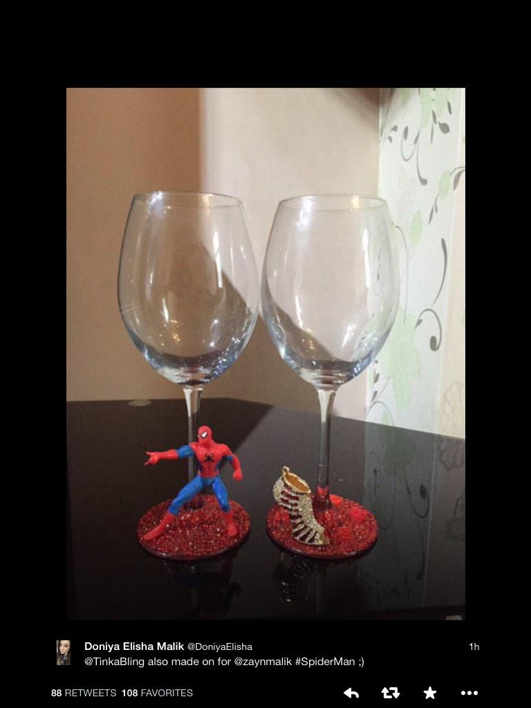 zerrie_ship's tweet photo. Doniya (Zayn's sister) has got wine glasses made for Zayn &amp; Perrie http://t.co/5DMEe9NasH
