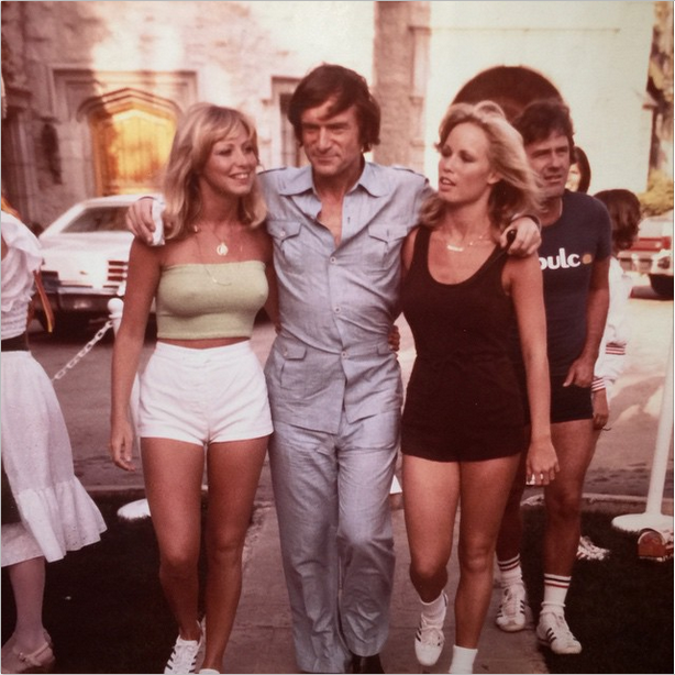 SepiaNostalgia's tweet photo. Hugh Hefner post tennis game, Playboy Mansion, 1977  #vintage http://t.co/CFz0v2Thdw