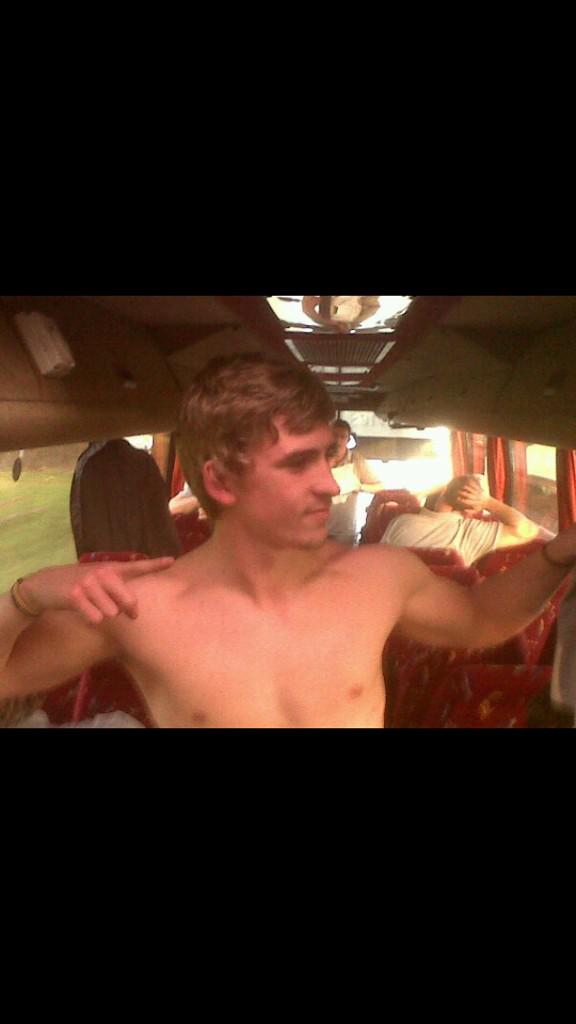 PissBed's tweet photo. You do think your something don't you? @rdavies1910 shape like soup sandwich. http://t.co/qJCIQWYRAN