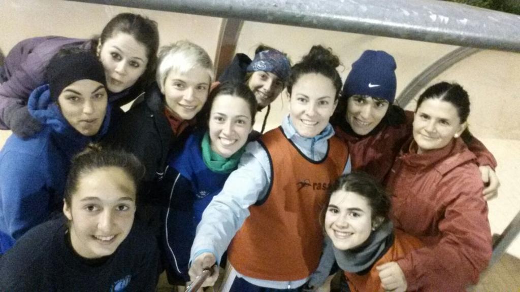 samase24's tweet photo. "@MajoSavior: Así mola más acabar de entrenar!! http://t.co/76yJjJl3Tg"palo selfie dices?
