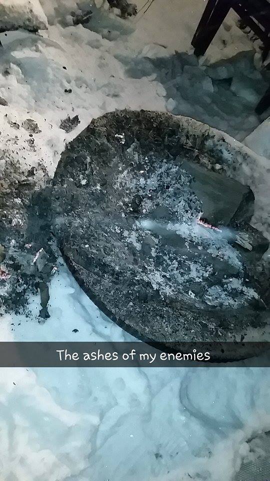 M_Gutierrez1997's tweet photo. The most beautiful fire i have ever made #byefirstsemester http://t.co/N3AfPEuO6W