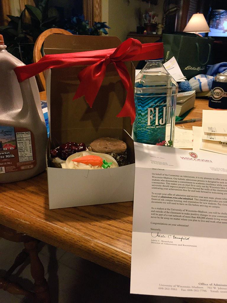 PatrickNoel1's tweet photo. Congrats to me from my mom! #fiji #brettG http://t.co/7BNwdF5wIJ