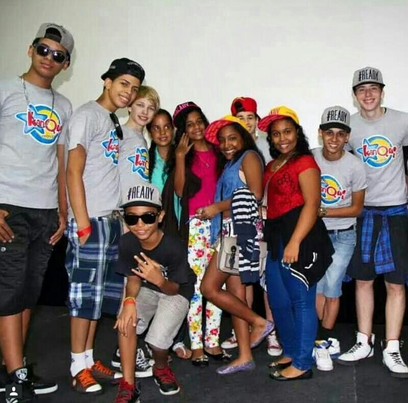 charinaReady's tweet photo. #TBT Mi 1era foto con TODOS mis Reyes, 😘 #DatosDeKanquiMania primera vez que vi a @SebastianAc3 💕🙈 http://t.co/0nnKiReBxx