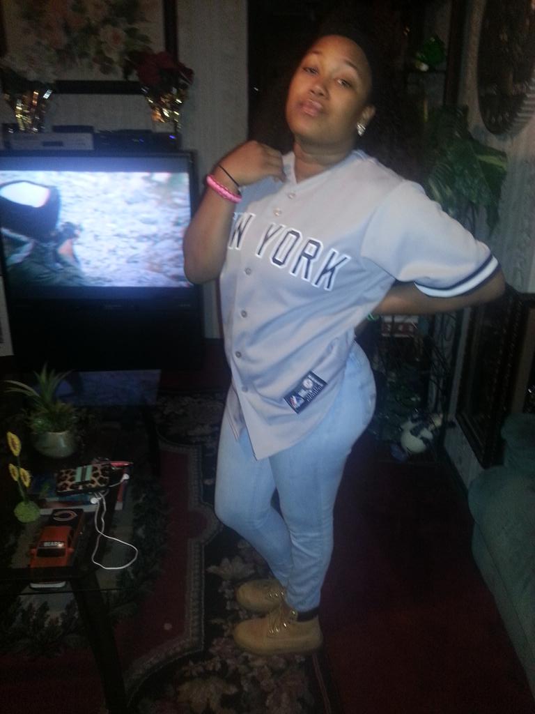 ii_smileee's tweet photo. "@TruthorDie11: Ladies quote this with your booty pokin 😏🍑👅" http://t.co/NU24662UvT