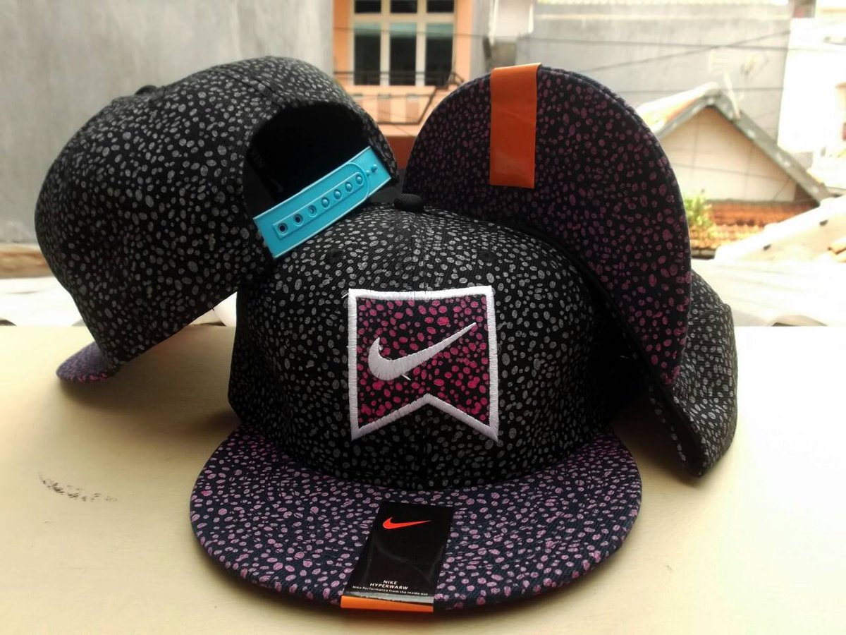 KingQueenstuff's tweet photo. Ready stock snapback import IDR 110k/110.000, ambil banyak harga makin murah gan #SnapbackImport #Murah #Wholesale http://t.co/XXhGiozqwC