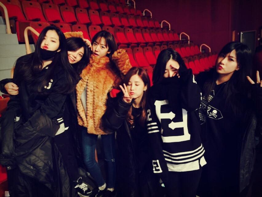 B8jwxaxCMAIx2TU.jpg:large