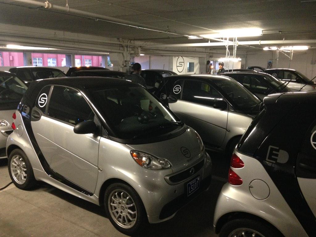 SHIFTConnectsLV's tweet photo. The SHIFT Connectors are busy keeping your cars clean and charged!  #SHIFThappens http://t.co/mBRb1IRQDZ