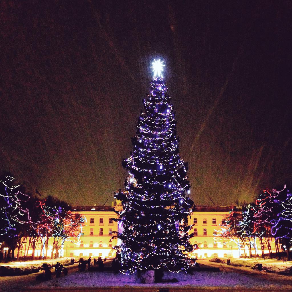 NinaTran's tweet image. The beauty of winter in the city .. #weloveedmonton #yegwinter #funlights