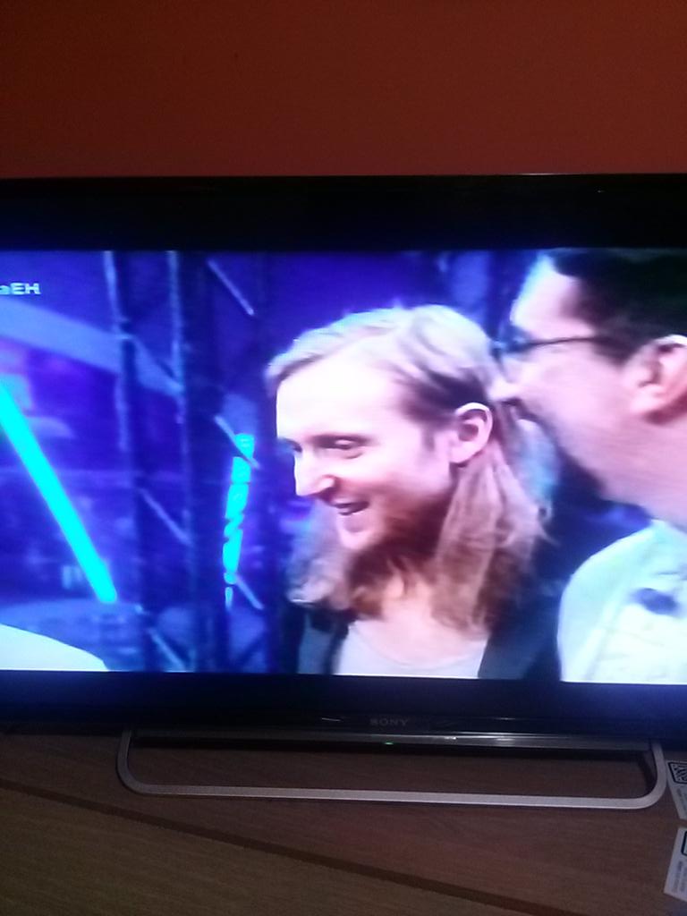 AngelicaD_08's tweet photo. Disfrutando de las mezclas de @davidguetta en el hormiguero :) #guettaeh una buena entrevista @antena3com #Colombia http://t.co/wTkl3jBYG7