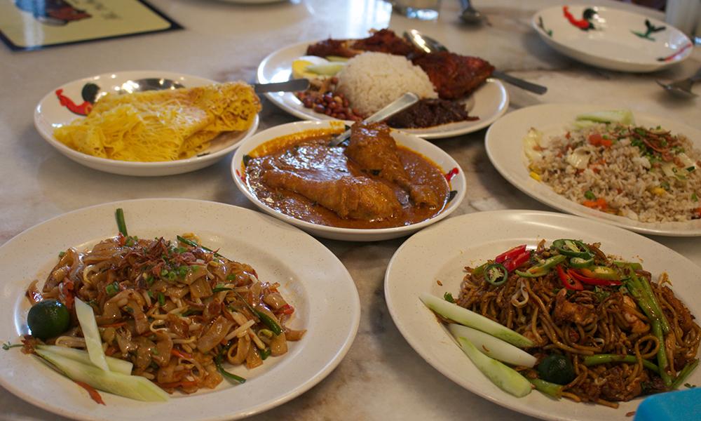 Is there anything more important than #food <a href="/SimplyEnak/">Simply Enak</a>? #Malaysia #simplyenak #foodexperience bit.ly/1DlyBdU