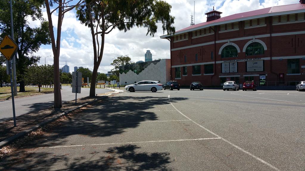 F1game2015's tweet photo. @Formula1game Please include this 'new' building at Albert Park in the 2015 game. #detail #realism #turn5 #excited http://t.co/bI1rMnaWsJ