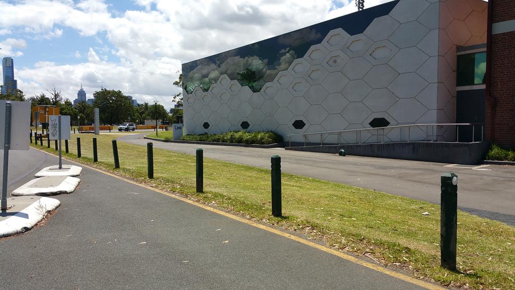 F1game2015's tweet photo. @Formula1game Please include this 'new' building at Albert Park in the 2015 game. #detail #realism #turn5 #excited http://t.co/bI1rMnaWsJ