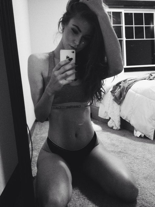 Watch Amberleigh West's leaked NSFW photo on TwXstars