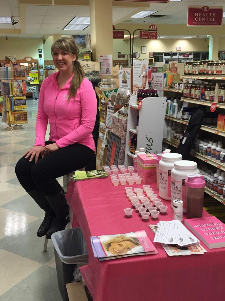 CloverdalePS's tweet photo. Sampling with nutritionist @Sarah_Mo_RHN at our @asklorna webinar #IronSmart #ShapeSmart #ProteinSmart #celadrin http://t.co/T00cGeVLrz