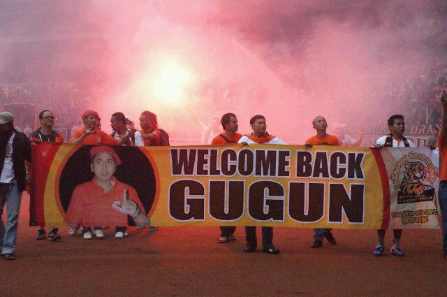 Korlap_Jak's tweet photo. HBD Gugun "JM 01" Gondrong .. Semoga sehat selalu dan bisa bergabunh bersama kami di tribune #RespectForJM01 http://t.co/huQv5wKe3g