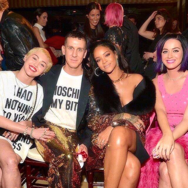 briantrujillo20's tweet photo. @katyperry & @rihanna 2 of my favorite singers look amazing a few nites ago #KatyCats #RihannaNavy #2knockouts #R8 http://t.co/GvssxXoR1J