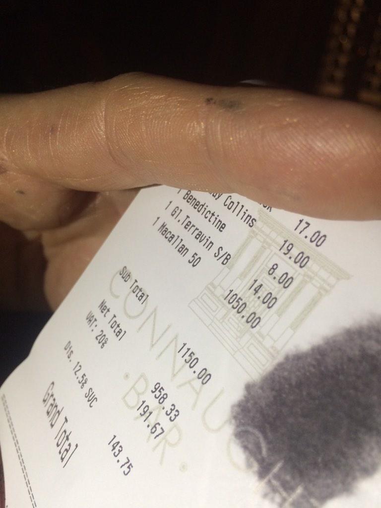 innnooo's tweet photo. 一杯1050ポンド《18万円》
飲んでやったわ！ http://t.co/LZIFdY9ddl