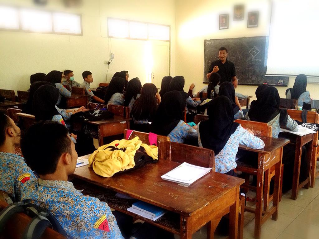 syarif_feb's tweet photo. ISM Berbagi &amp; Peduli FEB  Unmer Malang di SMA lab Malang ..Thx @Fikryano @waris46 ...Bravo @febunmer @febunmermalang http://t.co/jNJQUkLIWq