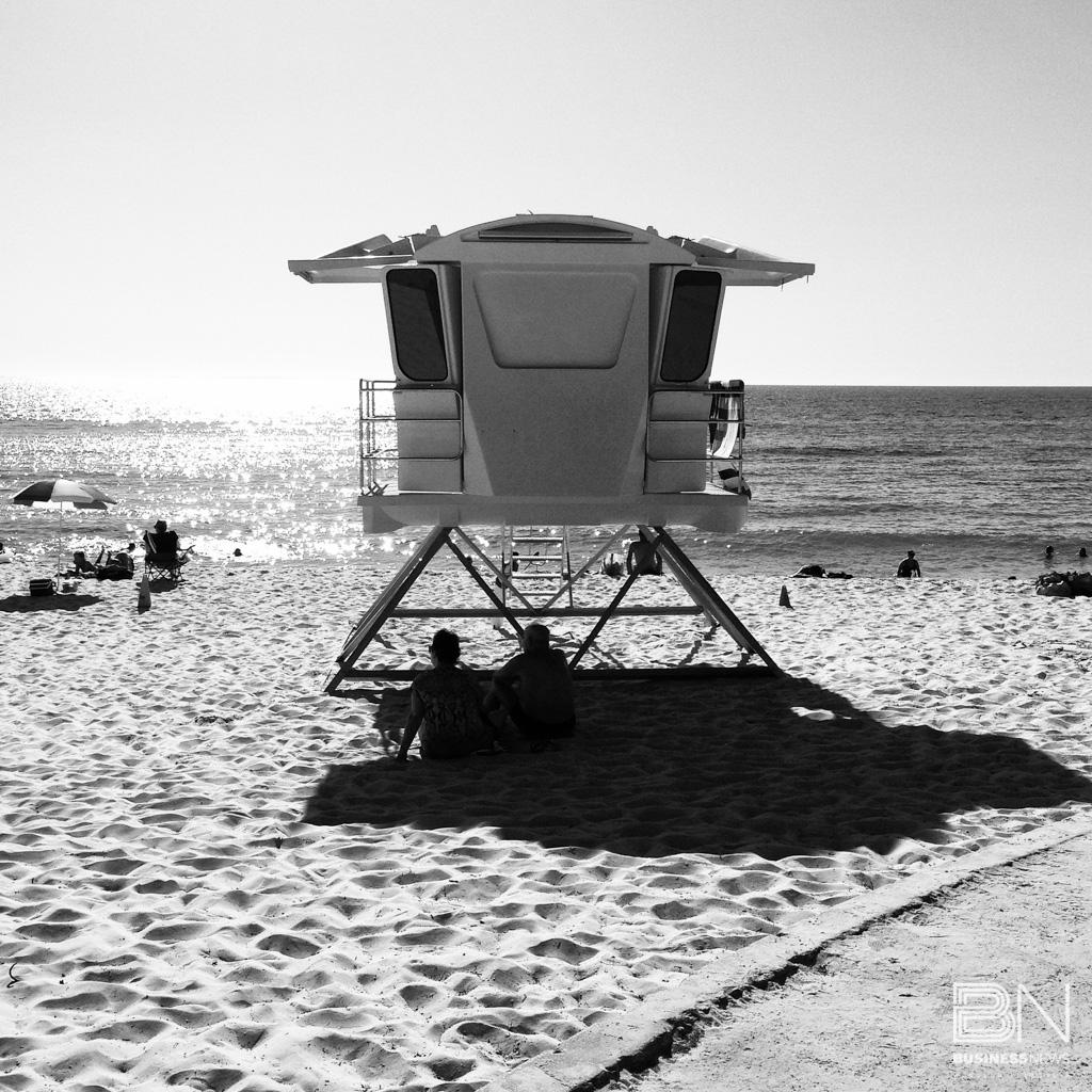 wabusinessnews's tweet photo. #PhotoOfTheWeek: This is not a #UFO at @CottesloeBeach, just a new #SharkTower http://t.co/ybCqekZM9s