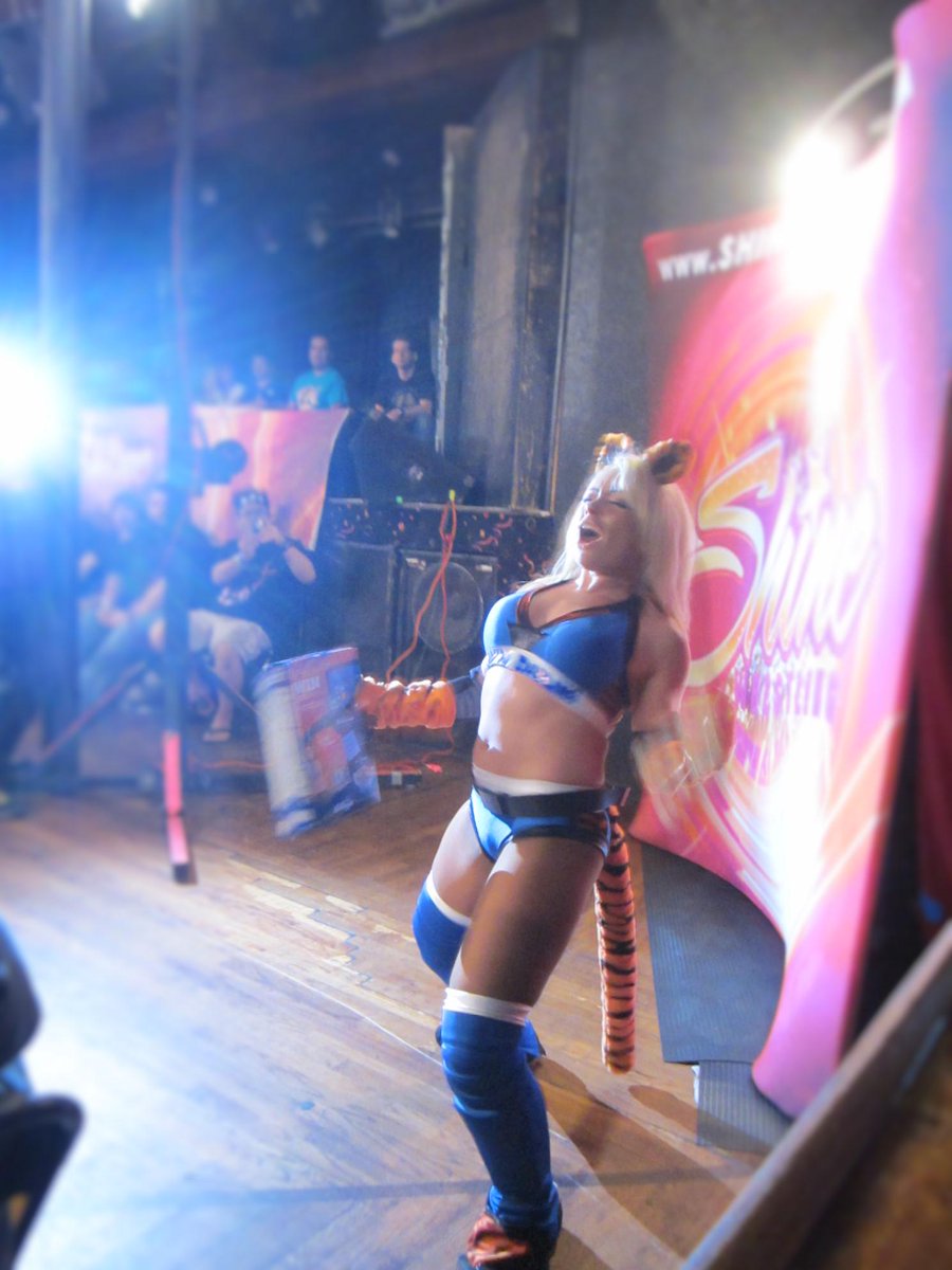 Kusiga's tweet photo. #Shine24 @SoloDarling making a grrreat entrance. #SugarRush #SoloTheTiger http://t.co/bp6AZ67NGa