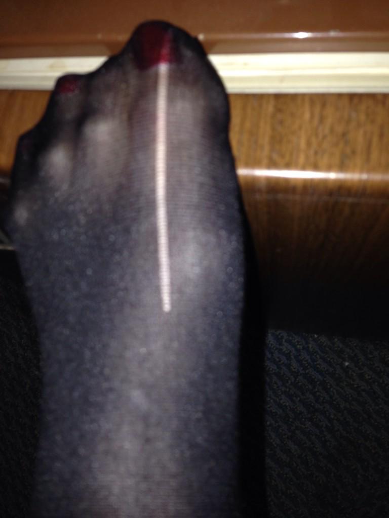 terrideboer's tweet image. Does a morning "run in my tights" signal a great day is ahead?? #thinkso