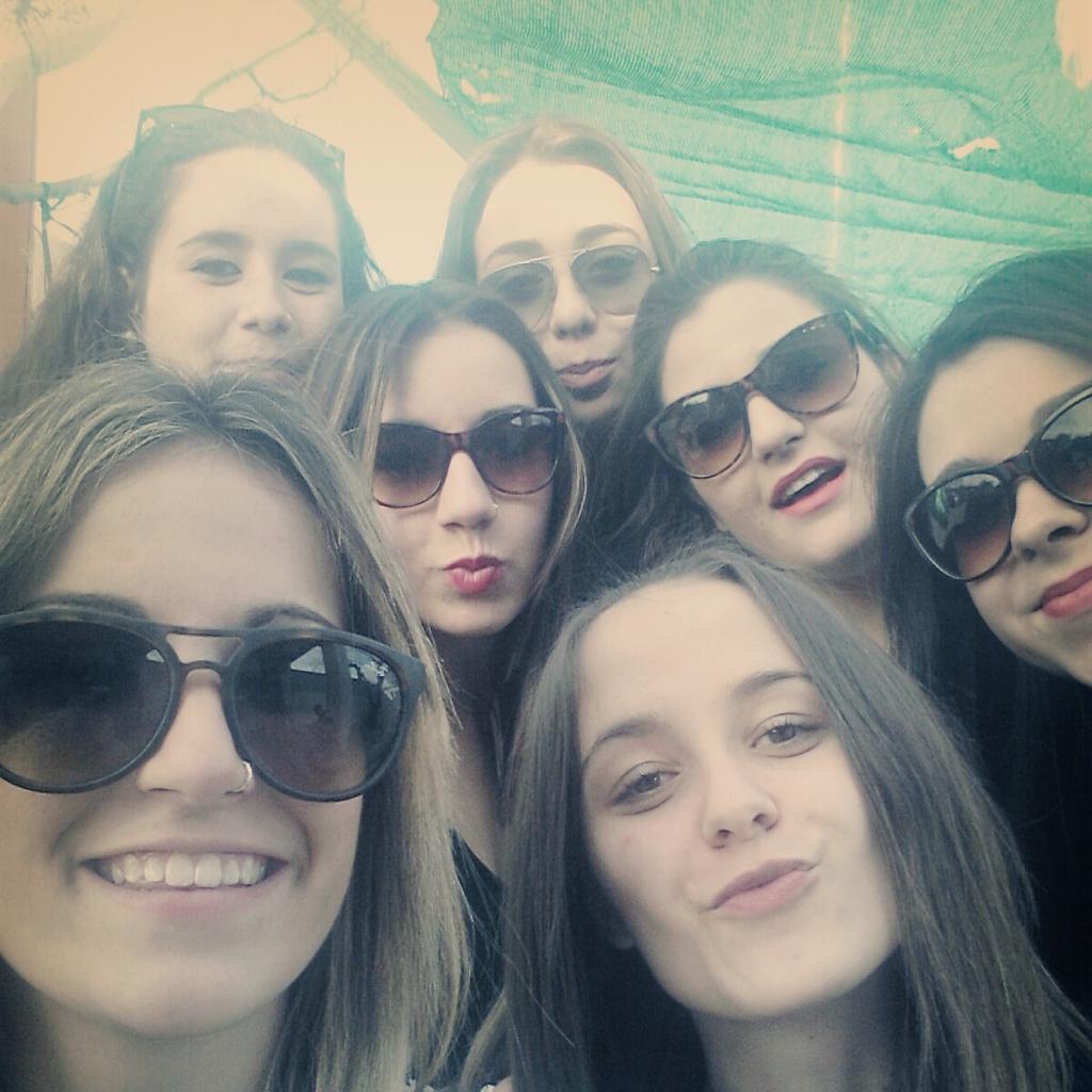 _ElenaSh98's tweet photo. @MariaMarin4490 @mariaMg54 @LetiiSanchez98 @LauraFfc3 @MartaCH1996 @ValySanchez97 #ComoLasQuiero #MisGordas http://t.co/lvVIlG5c3B