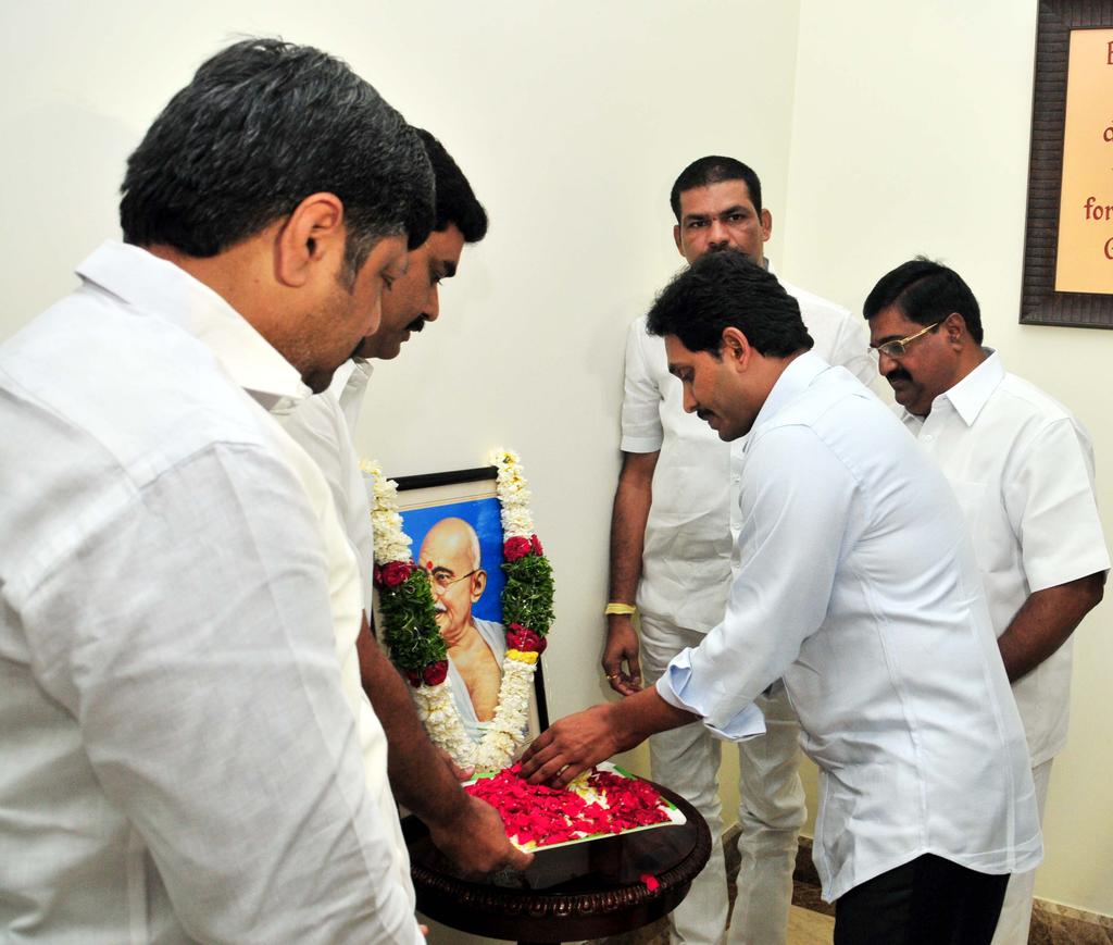 ysrcp_'s tweet photo. Let us pay tributes to #MahatmaGandhi by rededicating ourselves to his spirit of love &amp; peace. http://t.co/F6odsNJBvG