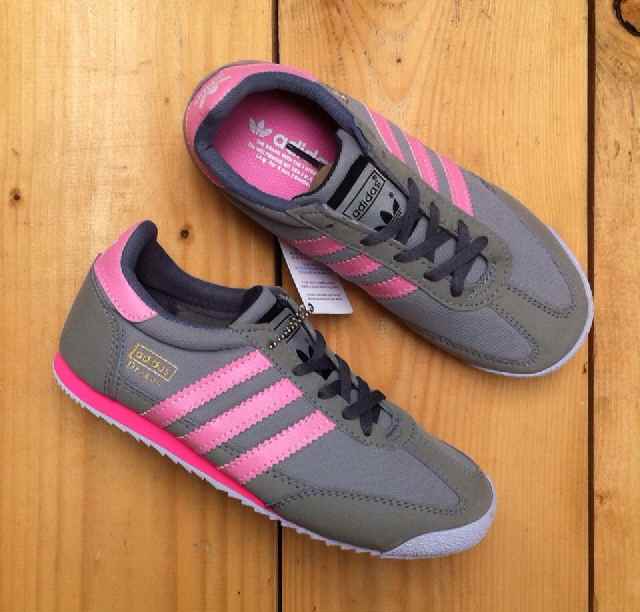 ADIDAS DRAGON

Ready Stock
Size 36-40

ORDER
LINE:BSMproject
WA: 081220480063
IG: SaraeShoes