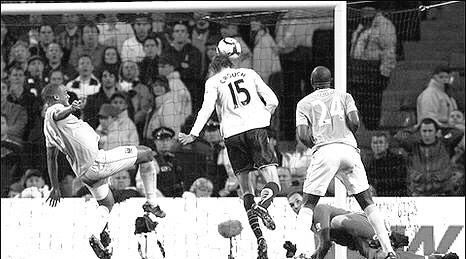 Happy 34th Birthday to former Spurs player Peter Crouch. I will always remember this goal in 2010 at City  