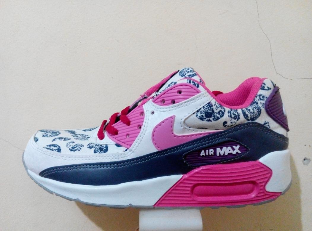 DRFoutlet's tweet photo. Nike airmax 90 cewe size: 37-40 cuma 200rb line: gdse68 http://t.co/8Ug4lO1HkB