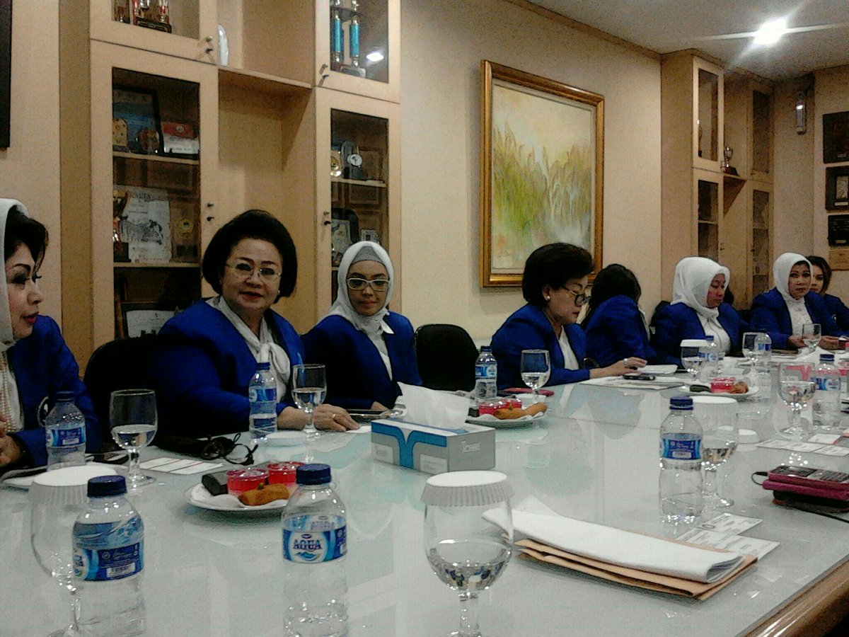 Diskusi berlanjut mengenai kegiatan <a href="/ikataniwapi/">iwapi</a> selama ini dan rencana kedepan
