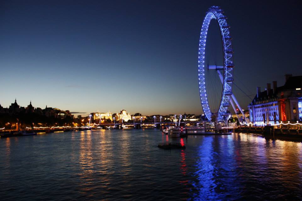 The #Londoneye is a giant Ferris wheel on the #SouthBank of the #RiverThames in #London More @ georgemorina.com/blog/london-ey…